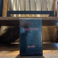 Valentino Born In Rom Coral Fantasy