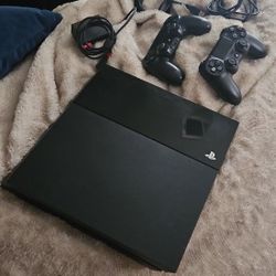 PS4 Slim Excellent Condition W/ (NIKE) Not Worn - BOXED Size 10 ( $50)