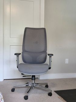 Modern mesh office chair