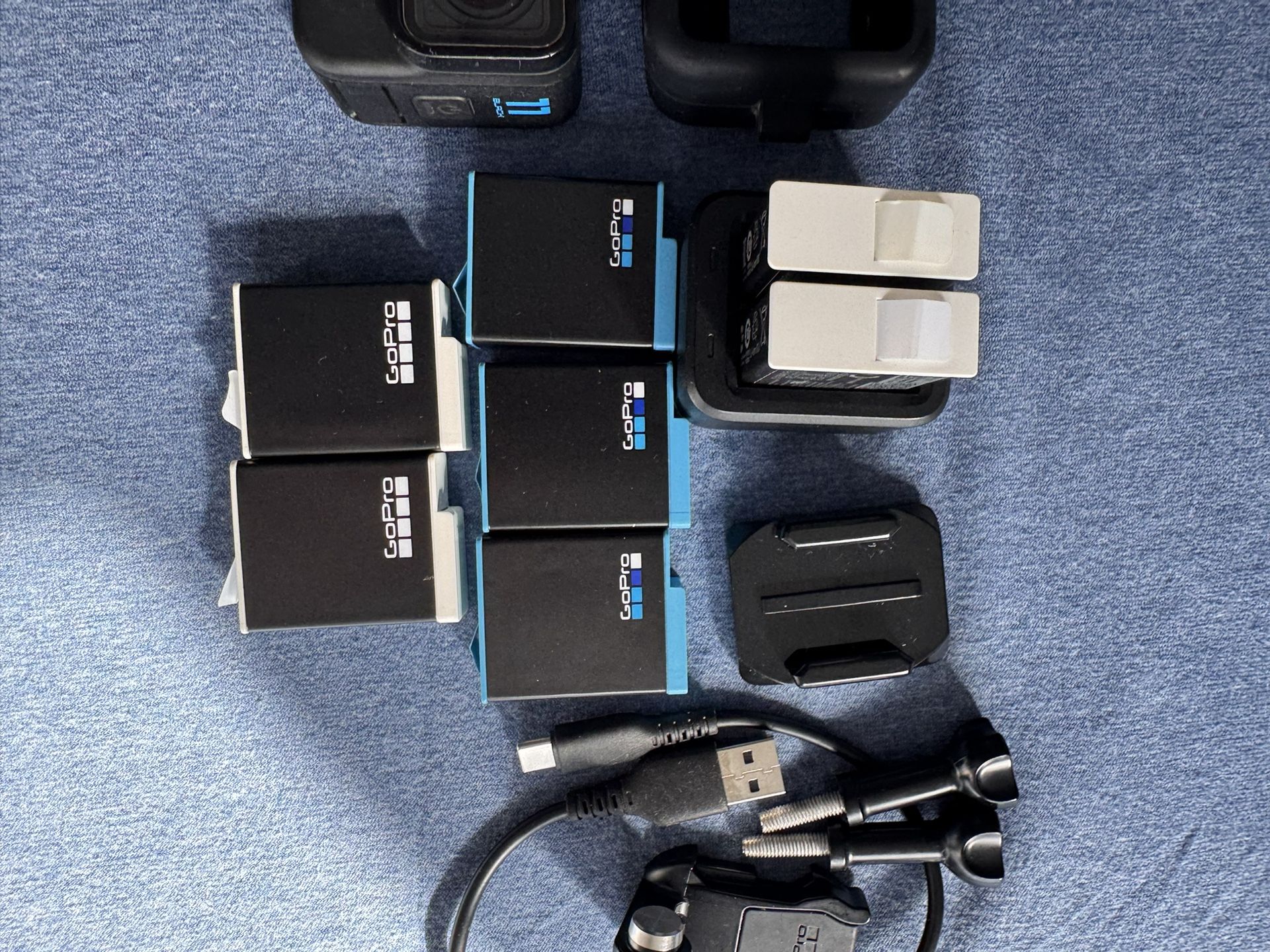 GoPro HERO11 Black 5.7K UHD Action Camera Bundle Extras 7 Batteries Dual Battery