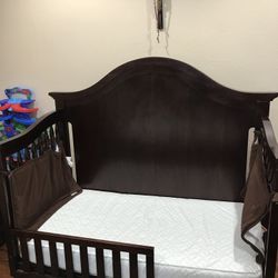 Toddler bed/baby crib