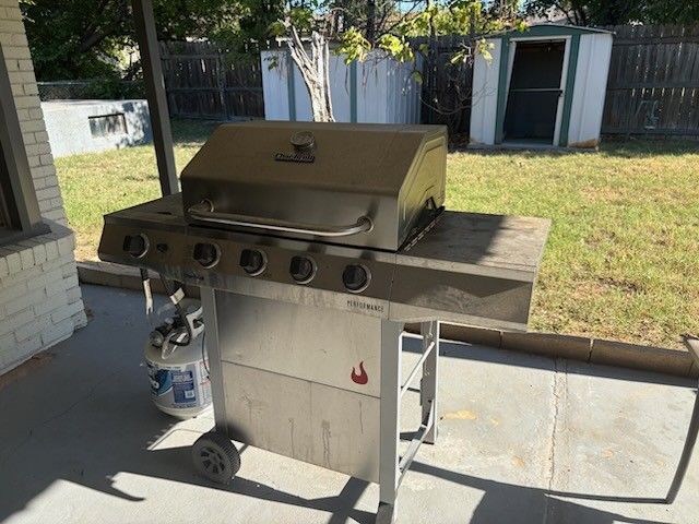 Char-Broil Performance Series Silver 5-Burner Liquid Propane Gas Grill with 1 Side Burner