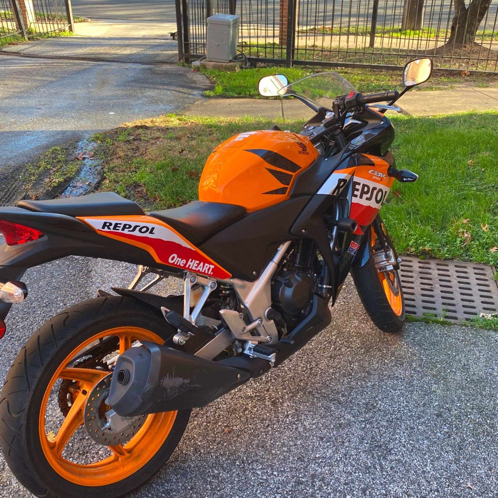 2013 Honda Repsol 200cc Motorcycle (red-black-orange and White )