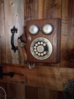 Vintage Country-Style Wooden Wall Telephone (Oak / Rotary Dial)
