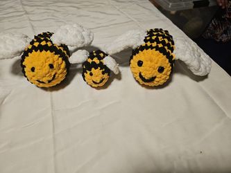 Bee Croshet Stuffy