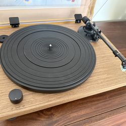 Audio-Technica Belt-Drive Turntable AT-LPW40WN