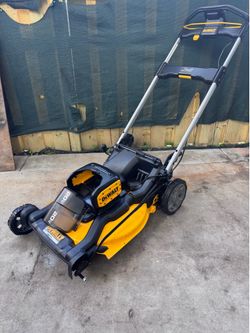 DeWALT PUSH LAWNMOWER FOR PARTS TOOL ONLY