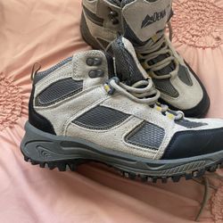 Denali Women  Hiking Boots Like New (7)