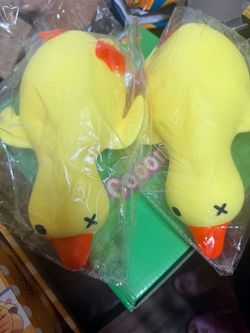 Jumbo duck