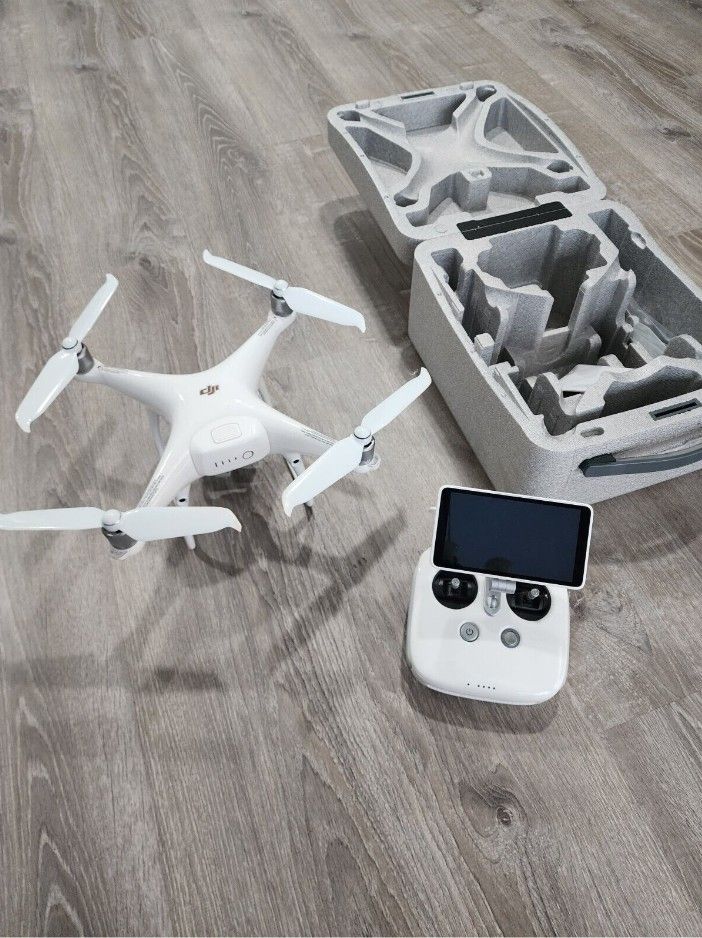 DJI Phantom 4 Pro V2.0 Drone Quadcopter - 