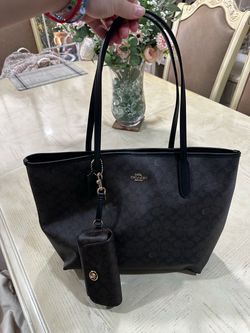 Brand New Coach City Tote Bag with sunglasses case