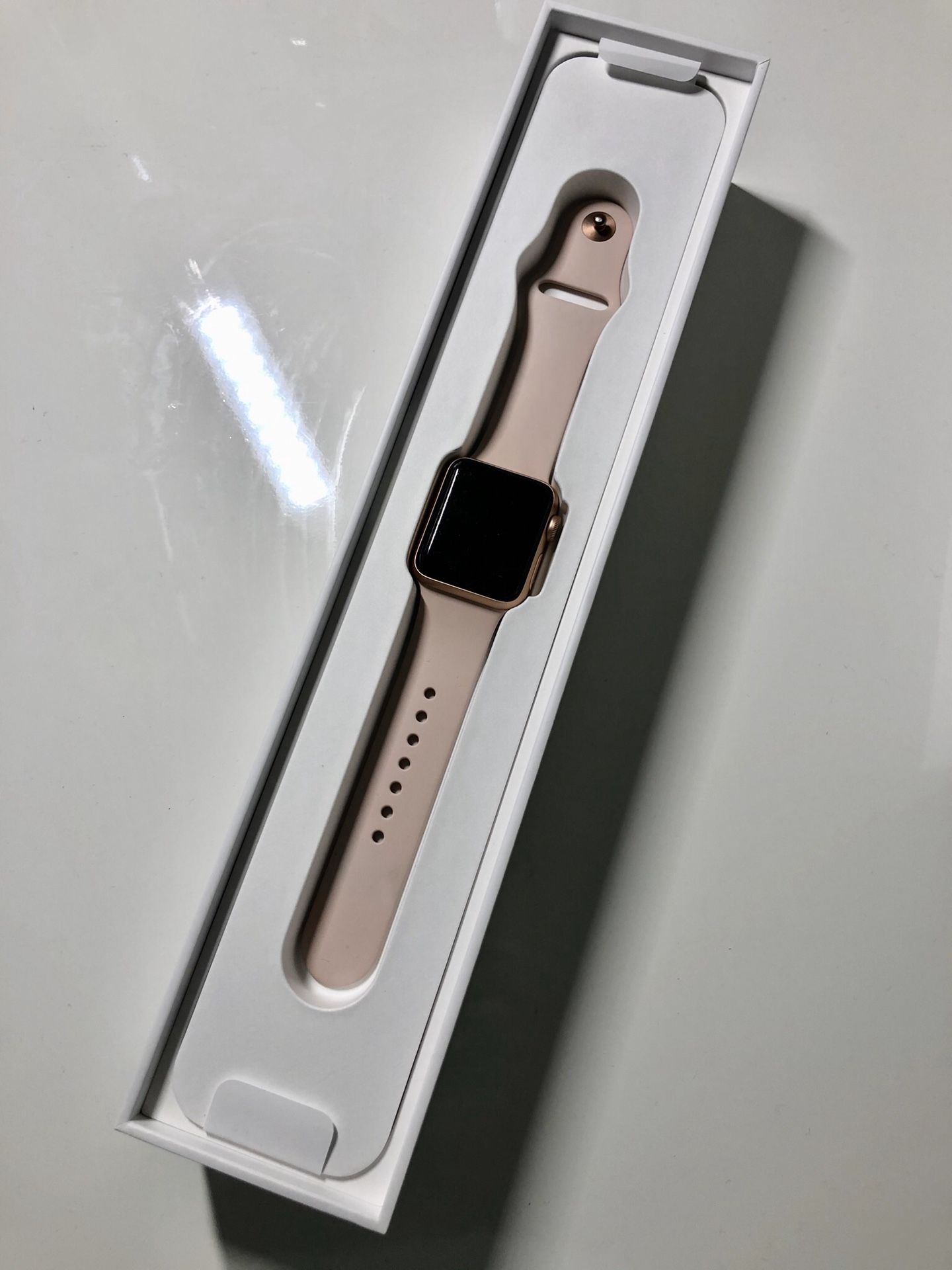 LIKE NEW iWatch Series 3 Gold (38 mm)