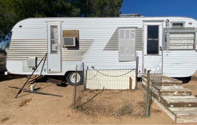 Vintage Travel Trailer / Camper – $2,000 OBO
