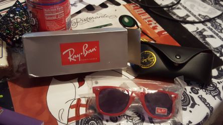 RED RAY-BAN sunglasses