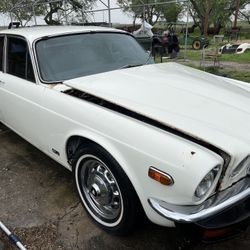 1976 Jaguar XJ6 