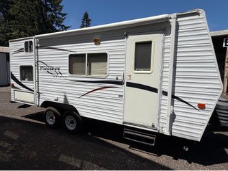 2007 Fleetwood Pioneer 18ft