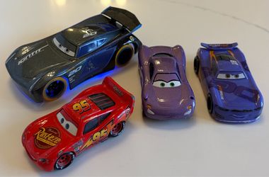 Disney Pixar Cars Toys Lot - Lightning McQueen & Friends