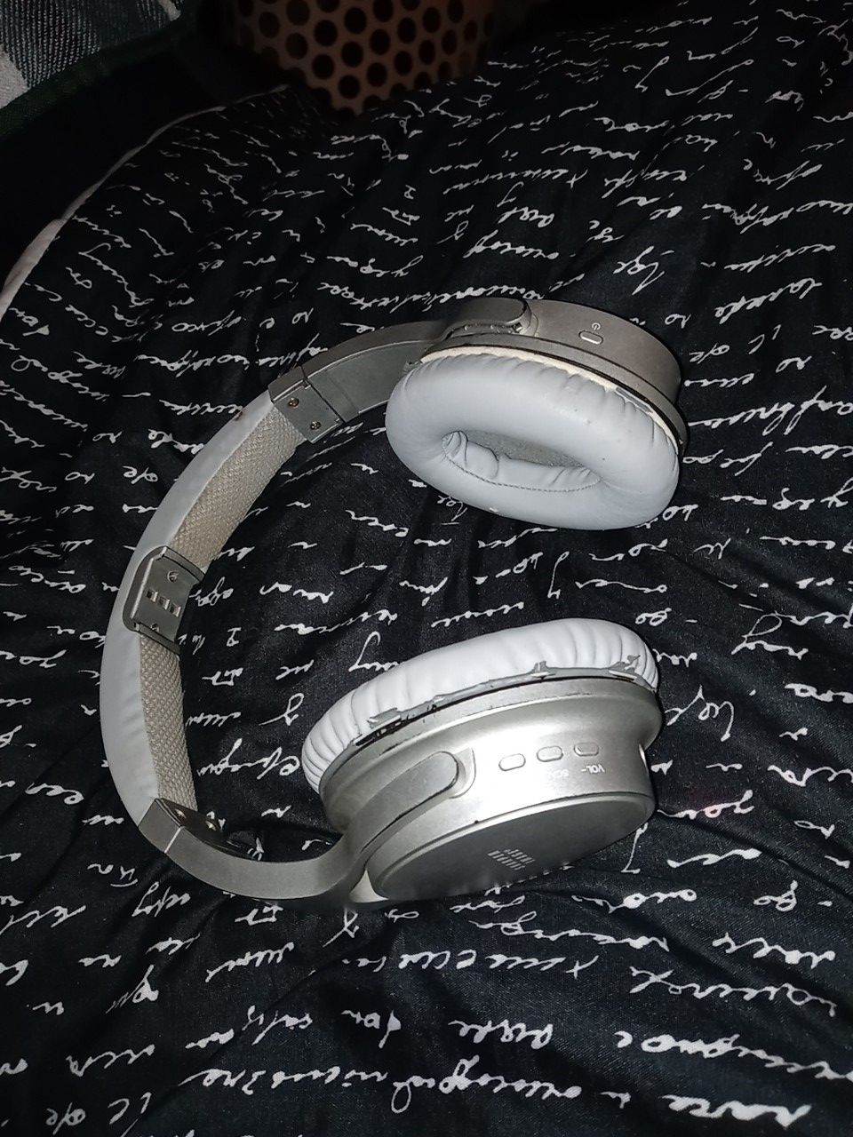 Bluetooth headphones