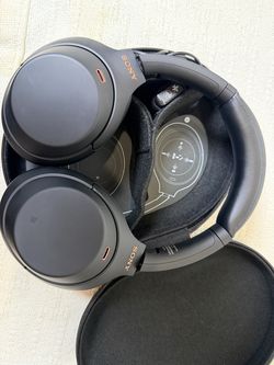 Sony WH-1000XM4 Noise-Canceling Headphones – Excellent + Case & Accessories