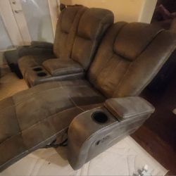 Love Seat Recliner w/ 2-USB Ports in center Console 