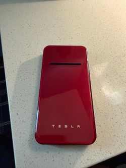 Tesla Wireless Portable Charger 2.0 Red