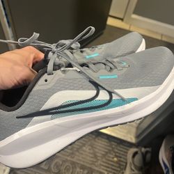 Men’s Nike 8.5 Or Women’s 10