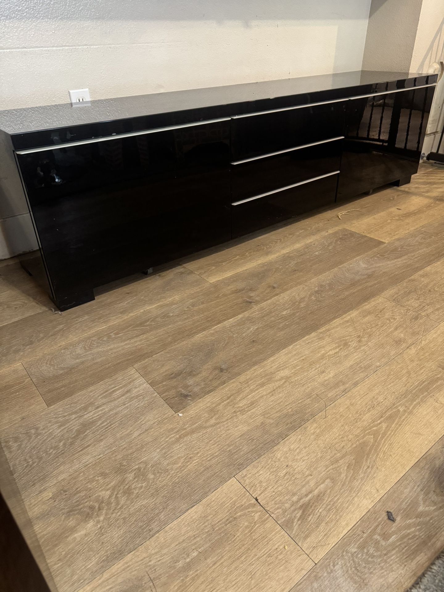 Modern High Gloss Black Lacquer Tv/Media Console 