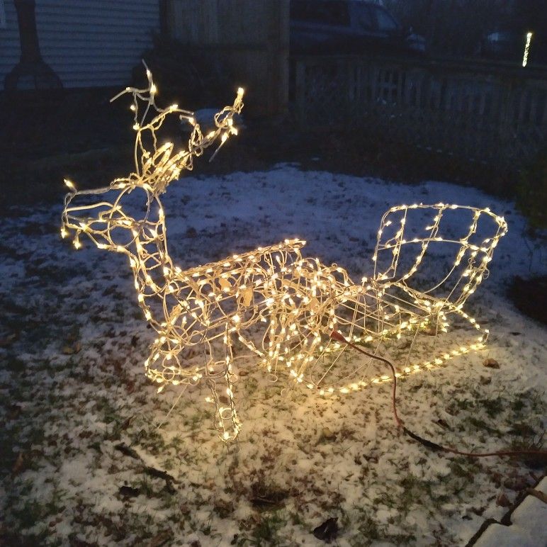 Christmas Lighted Reindeer, Sleigh And Net Lights
