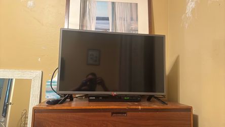 LG 32LH570B-UC LEDSmart TV EBU(contact info removed)3 6/2024 Warranty Started