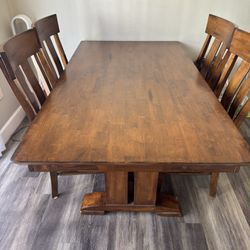 Beautiful Kitchen Table, Fits 6 Perfect Condition 