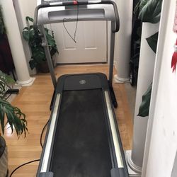 Nice Gold’s Gym Treadmill With Multiple Incline Setting. Works As It Should