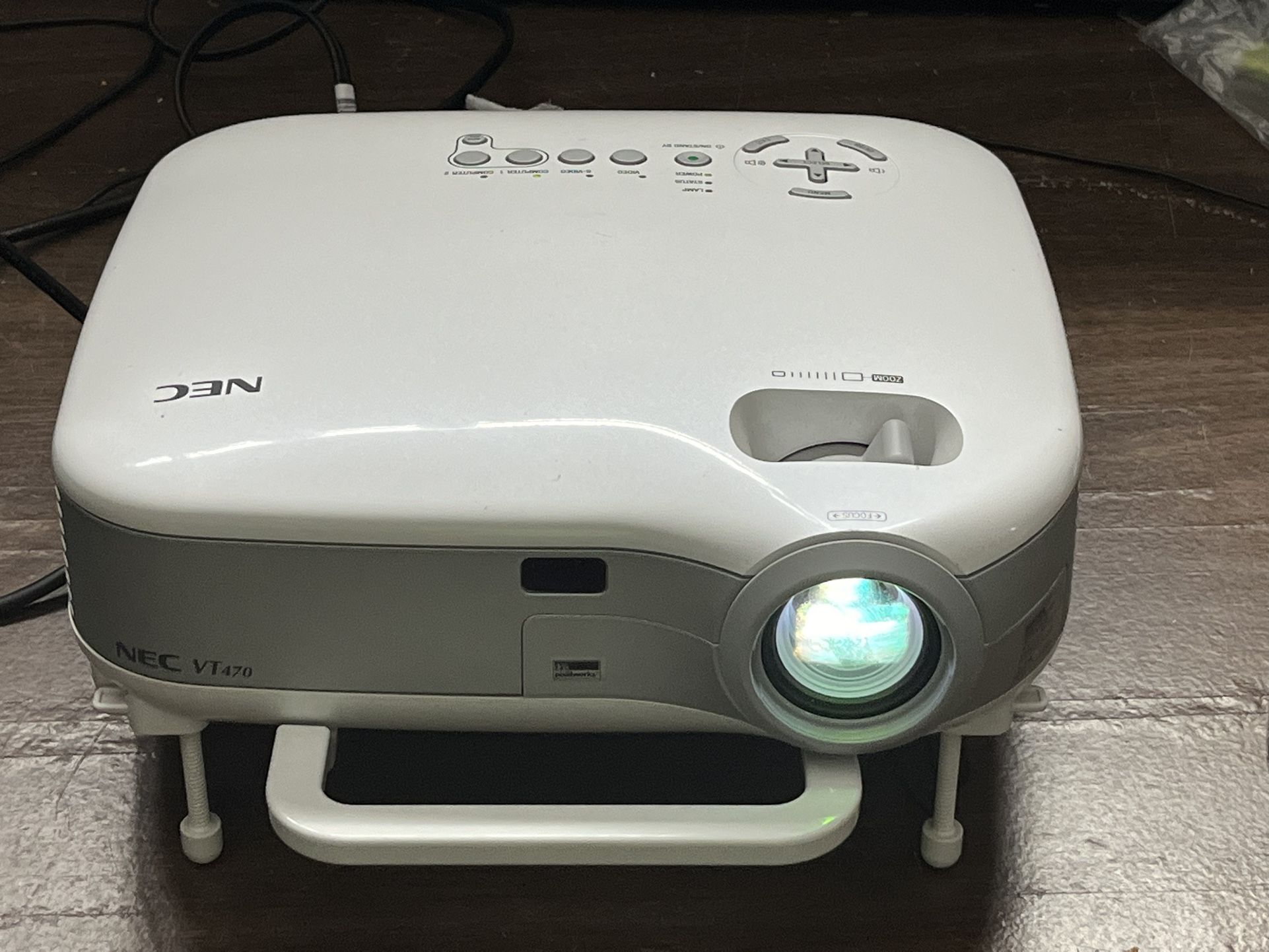 NEC VT470 Projector 2000 Ansi Lumens