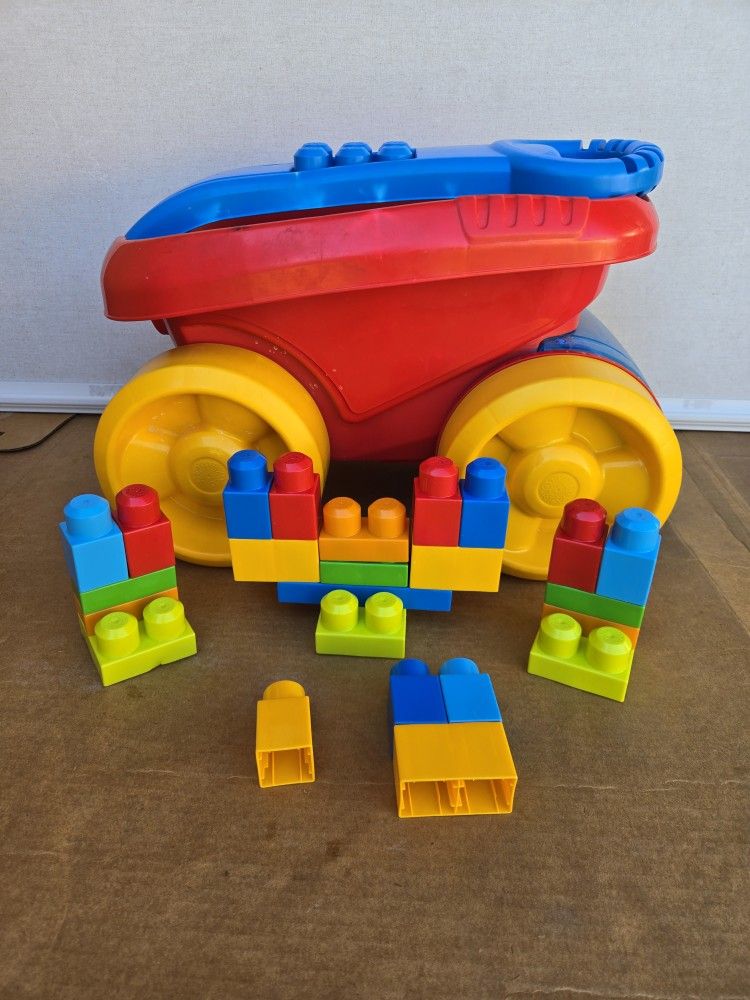 Lego MEGA BLOKS Scooping Wagon with Storage (24 Pieces) for Toddlers