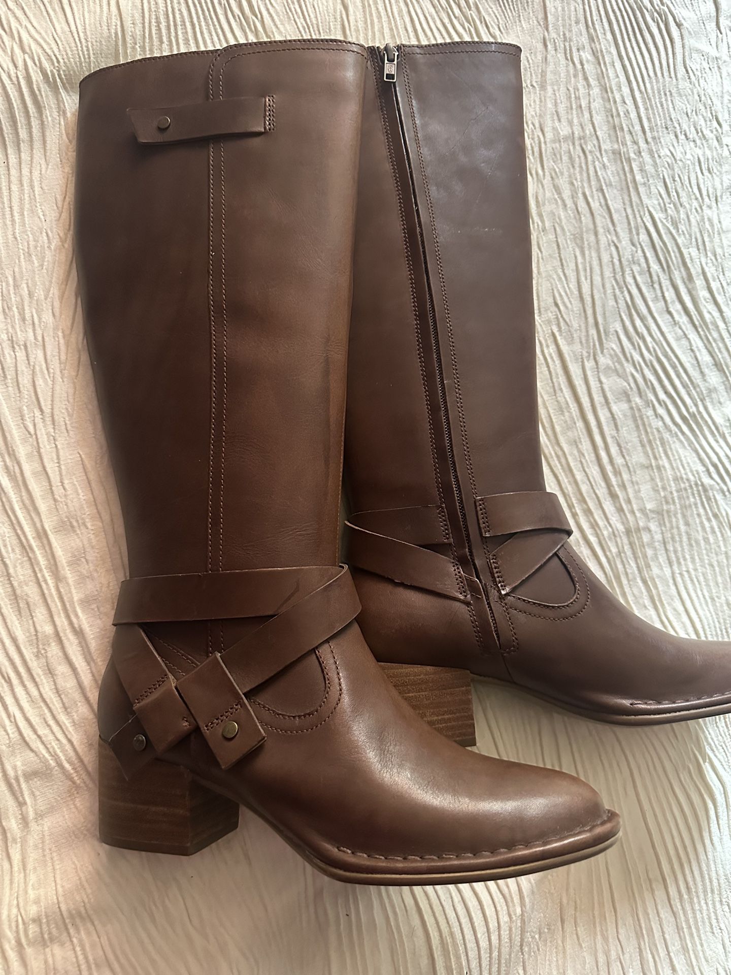 Uggs Leather Boots Size 7