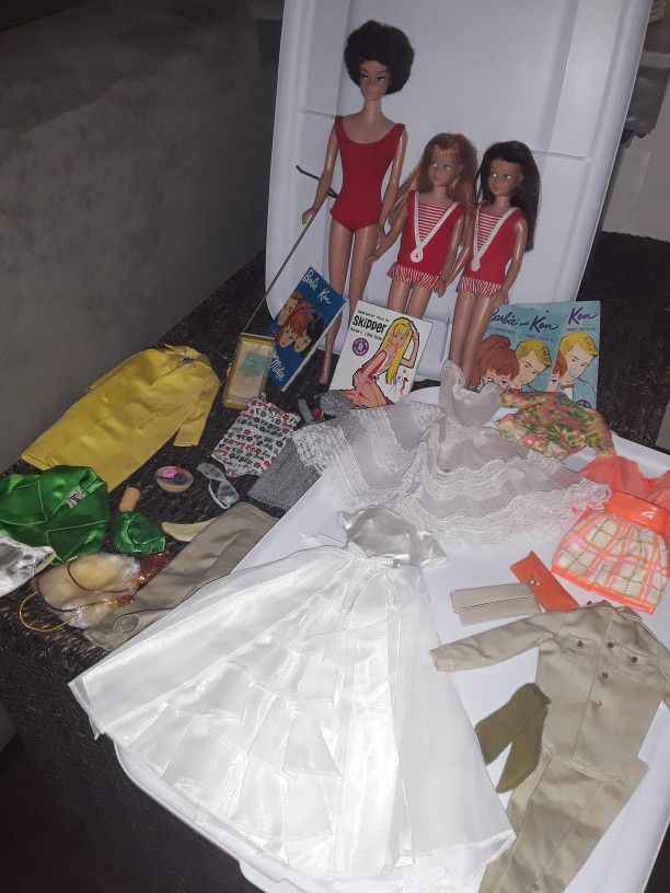Vintage Barbie Dolls From 1961, Clothes & Accesories Bundle 
