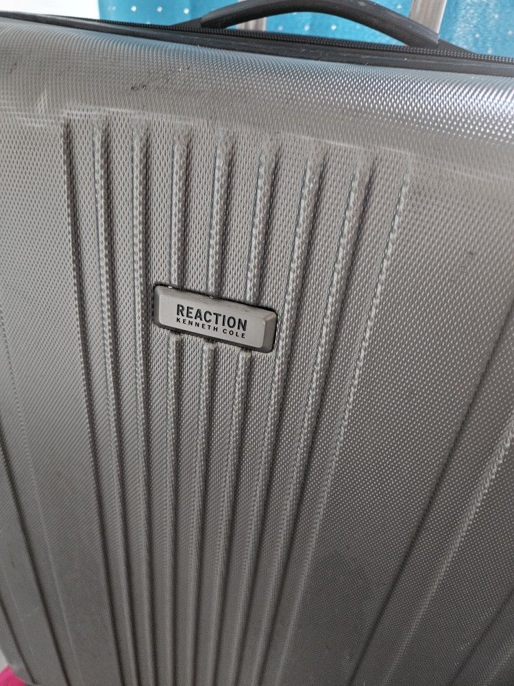 Excellent Condition Large Luggage