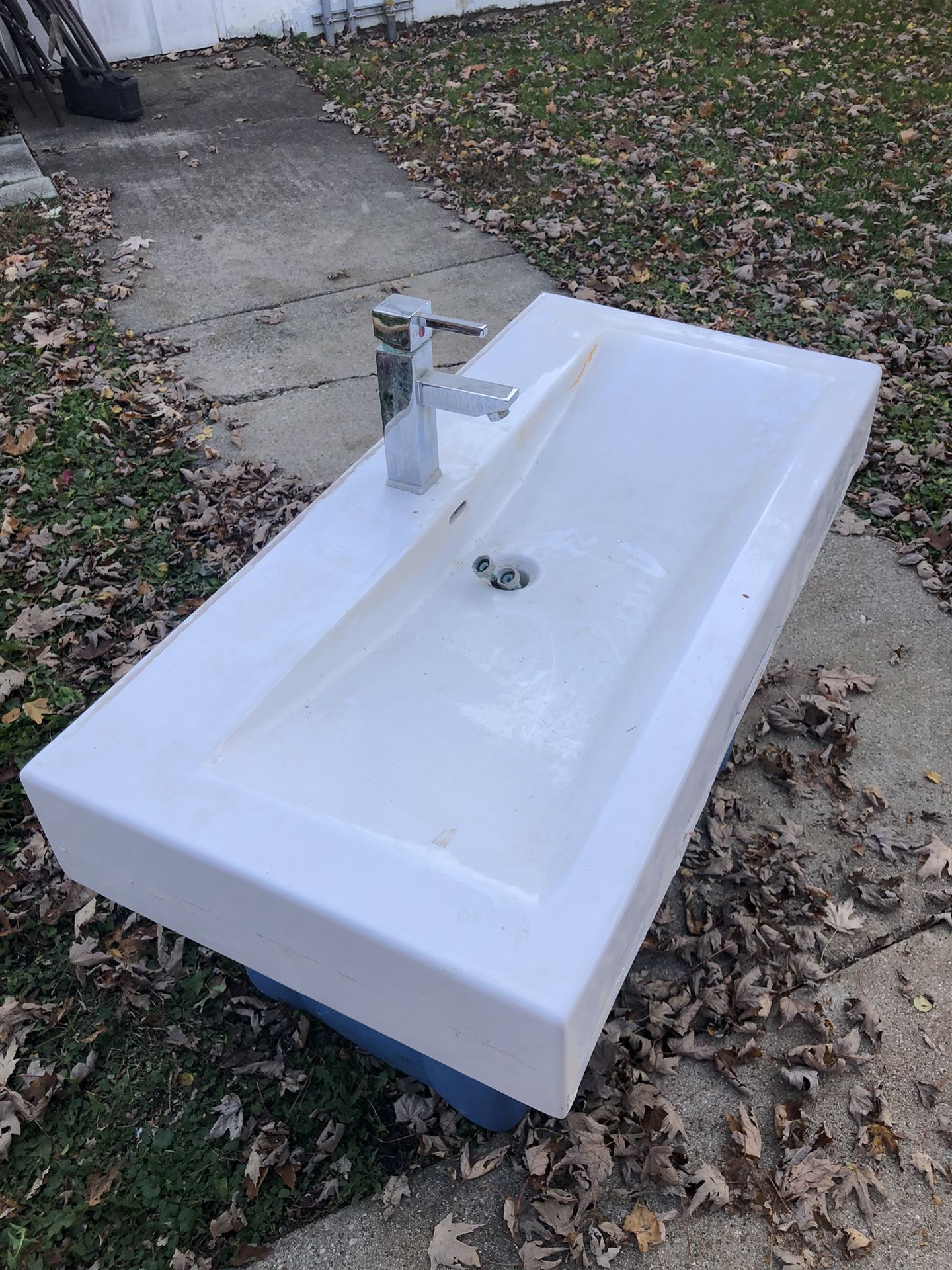 Bathroom sink for Sale in Schaumburg, IL - OfferUp
