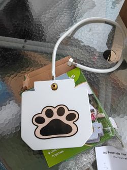 Dog Water Fountain Dog Sprinkler Step-on Paw Activated Dog Water Toy Dispenser
