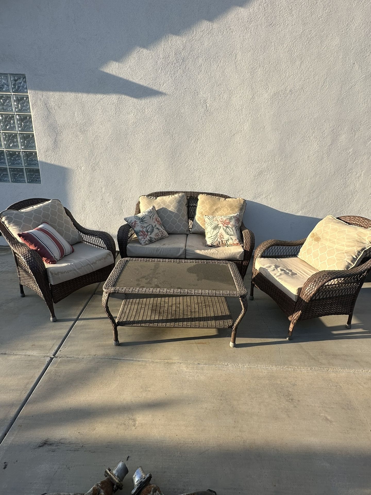 Patio furniture With Table Set