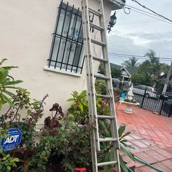 Excellent condition, 24 feet aluminum extension ladder