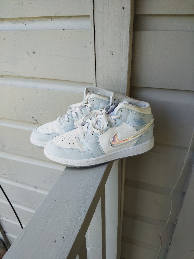 Jordan 1 Mid SE Or Best Offer