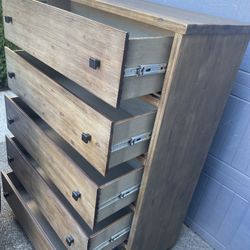 Wood dresser!! all drawers work good!! 