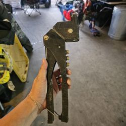 Hand Riviter