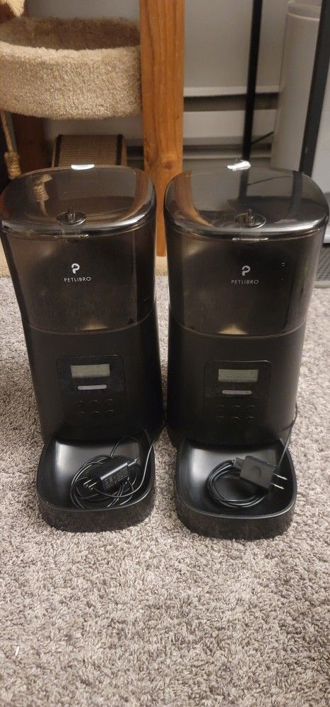 Automatic Pet Feeders