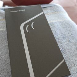 Samsung Flip 7 ** Empty Box**