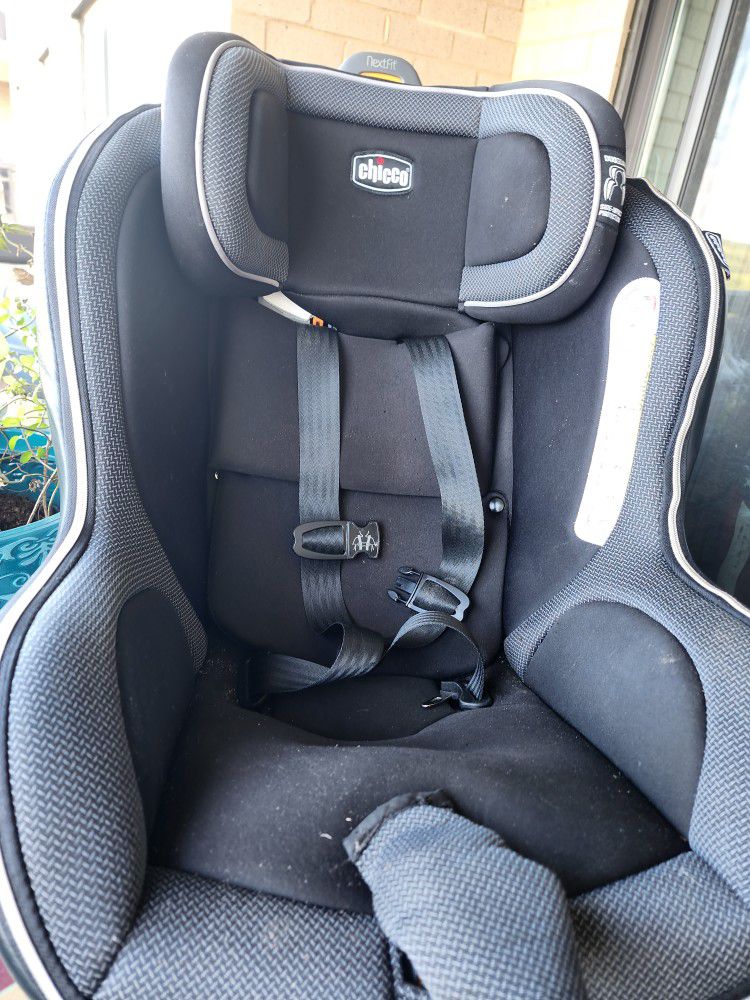 Chicco NextFit Zip Convertible Child Safety Baby Car Seat