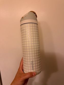 Owala 24fl oz water bottle