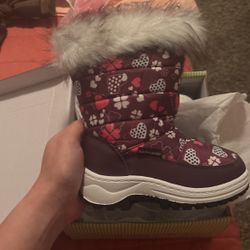 New Toddler Snow boots Size 9