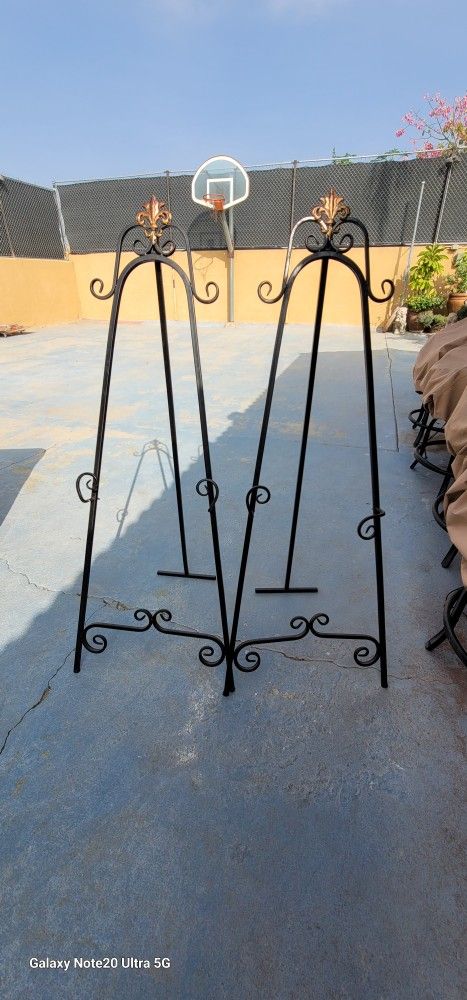 3 Large Itzels And 1 Small One