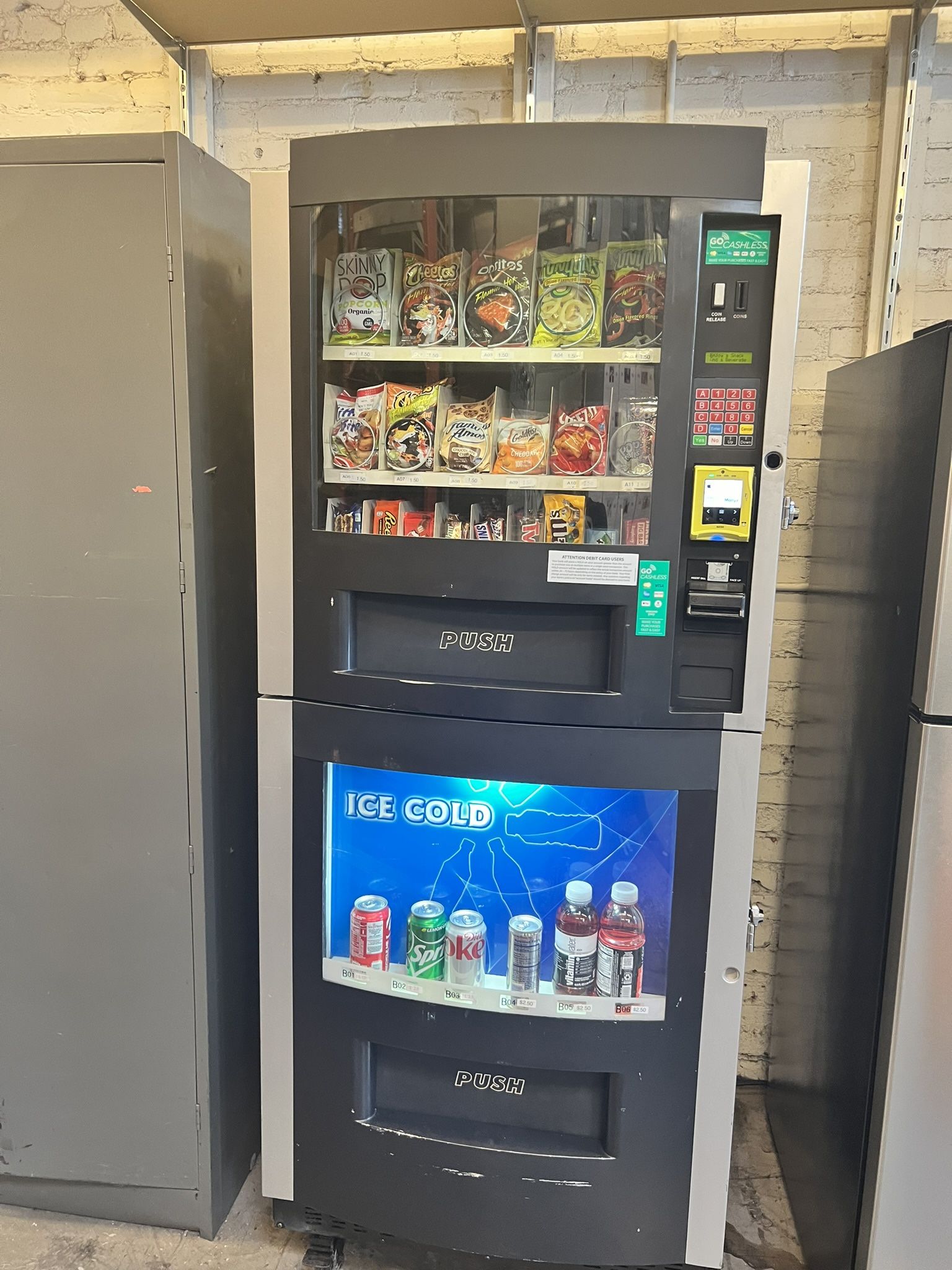 $5,000 Vending Machine & Location (Pasadena)